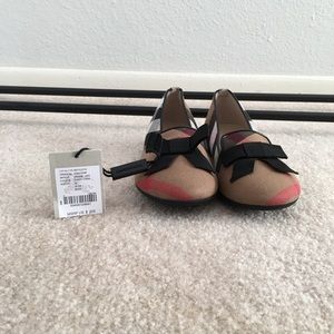 Burberry House Check Ally Ballet size 29/11 US